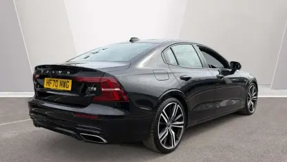 Second-hand Volvo S60 R-Design 250 CP (183 kW) 2019 Negru Berlinǎ