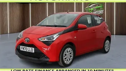 Second-hand Toyota Aygo X-play 72 CP (52 kW) 2020 Roșu Hatchback