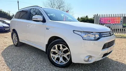 Used Mitsubishi Outlander P-HEV 121 HP (88 kW) 2015 Estate