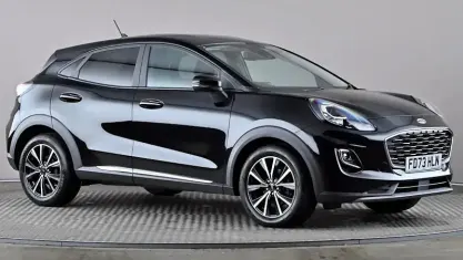 Käytetty Ford Puma Titanium 155 HP (114 kW) 2023 Musta Katumaasturi
