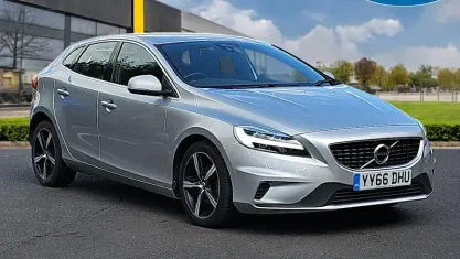 Used Volvo V40 R-Design 120 HP (88 kW) 2019 Hatchback