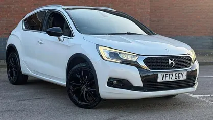 Used DS Automobiles DS4 120 HP (88 kW) 2017 White Hatchback