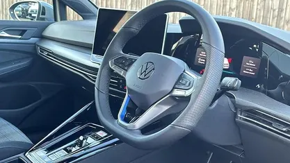 Used 2025 VW Golf VIII GTE Hatchback | £28,999 (Super price)