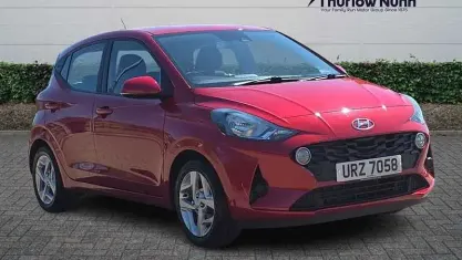 Used Hyundai i10 SE 67 HP (49 kW) 2023 Red Hatchback