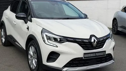 Used Renault Captur Iconic 131 HP (96 kW) 2020 White/black SUV