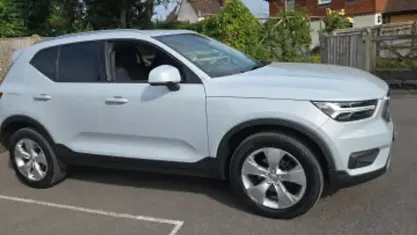 Used Volvo XC40 Momentum 163 HP (119 kW) 2021 Silver SUV