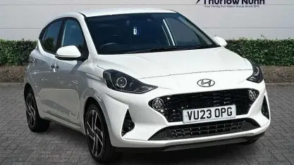 Used Hyundai i10 Premium 84 HP (61 kW) 2023 White Hatchback