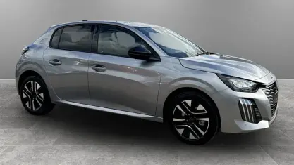 Neu Peugeot 208 Allure 102 PS (75 kW) 2025 Weiß Kleinwagen