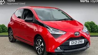Used Toyota Aygo Trend 72 HP (52 kW) 2021 Red Hatchback