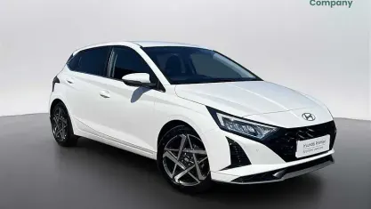 Used Hyundai i20 Premium 101 HP (74 kW) 2023 White Hatchback