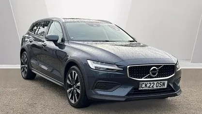 Used Volvo V60 CC 250 HP (183 kW) 2021 Estate