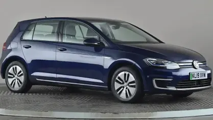 Begagnad VW e-Golf 99 kW (135 HK) 2019 Blå Halvkombi
