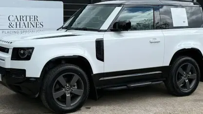 Usado Land Rover Defender SE Dynamic 249 HP (183 kW) 2025 SUV