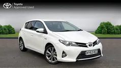 Pure white Used 2013 Toyota Auris Hybrid Hatchback | £7,889 (Fair price)