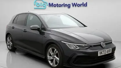 Begagnad VW Golf VIII R-line 131 HK (96 kW) 2024 Halvkombi