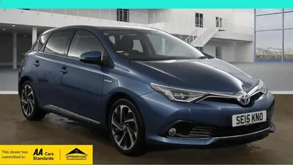 Used Toyota Auris Hybrid Design 136 HP (100 kW) 2016 Hatchback