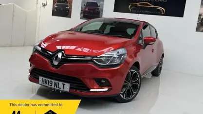 Used Renault Clio Iconic 90 HP (66 kW) 2019 Red Hatchback
