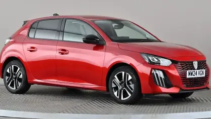 Used Peugeot 208 Allure 101 HP (74 kW) 2024 Red Hatchback