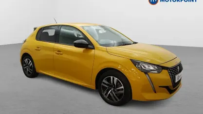 Begagnad Peugeot 208 Allure+ 131 HK (96 kW) 2023 Gul Halvkombi