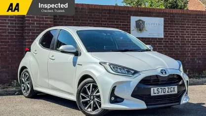 Used Toyota Yaris Design 116 HP (85 kW) 2020 White Hatchback