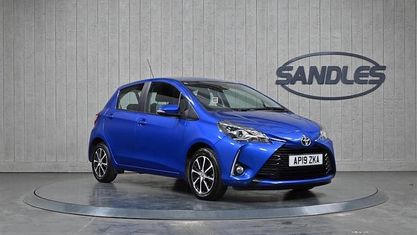 Używany Toyota Yaris 111 KM (81 kW) 2019 Niebieski Hatchback