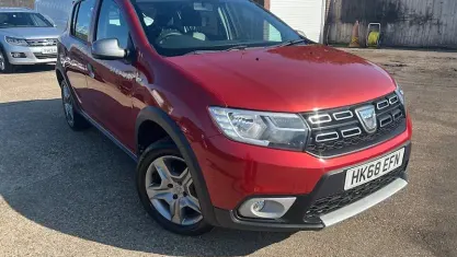 Used Dacia Sandero Essentiel 90 HP (66 kW) 2019 Red Hatchback