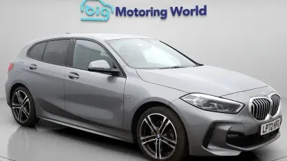 Usado BMW 118 M Sport 136 HP (100 kW) 2023 Cinzento Citadino
