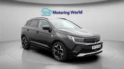 Begagnad Vauxhall Grandland X Ultimate 131 HK (96 kW) 2023 Svart SUV