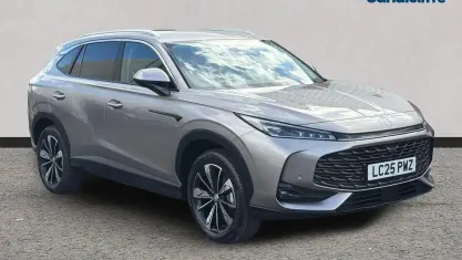 Used MG HS Trophy 170 HP (125 kW) 2024 Metallic  cosmic silver SUV