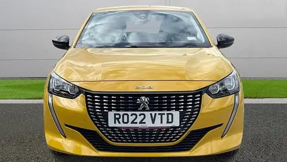 Used Peugeot 208 Active Premium 75 HP (55 kW) 2022 Yellow Hatchback