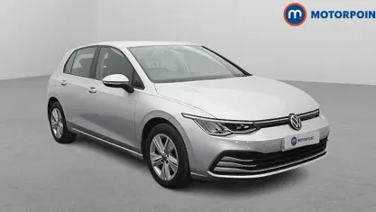 Używany VW Golf VIII Life 131 KM (96 kW) 2023 Srebrny Hatchback