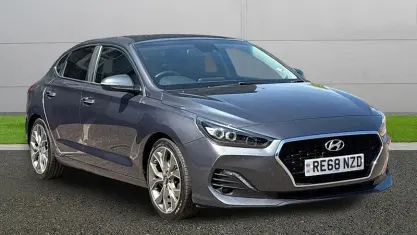Usado Hyundai i30 Premium 140 HP (102 kW) 2018 Cinzento Citadino