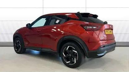 Begagnad Nissan Juke N-Connecta 143 HK (105 kW) 2023 Röd SUV