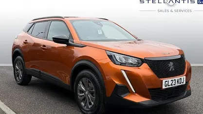 Used Peugeot 2008 Active+ 101 HP (74 kW) 2023 Orange SUV