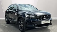 Onyx black Used 2022 Volvo XC40 Inscription SUV | £22,295 (Fair price)