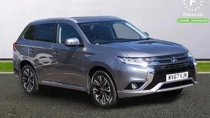 Begagnad Mitsubishi Outlander P-HEV 203 HK (149 kW) 2017 Kombi