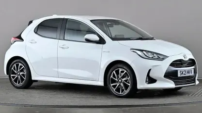 Usado Toyota Yaris Hybrid Design 116 HP (85 kW) 2026 Citadino