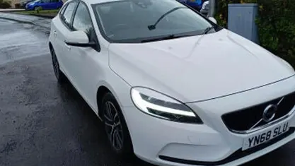 Used Volvo V40 Momentum 122 HP (89 kW) 2018 Hatchback
