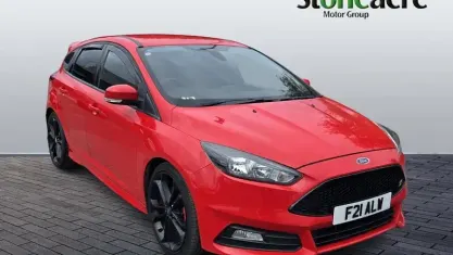 Used Ford Focus ST 250 HP (183 kW) 2017 Red Hatchback