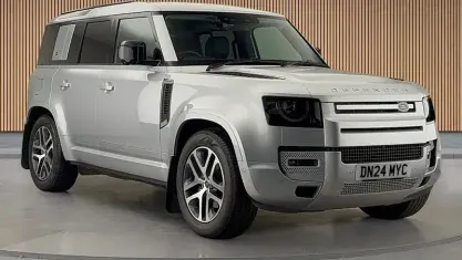 Used Land Rover Defender S 250 HP (183 kW) 2023 Hakuba silver SUV