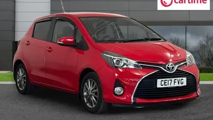Used Toyota Yaris 99 HP (72 kW) 2016 Red Hatchback