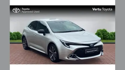 Used Toyota Corolla Design 140 HP (102 kW) 2025 Silver Hatchback