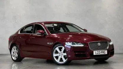 Used Jaguar XE Portfolio 180 HP (132 kW) 2016 Red Sedan