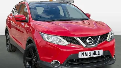 Used Nissan Qashqai N-Connecta 110 HP (80 kW) 2016 Red SUV