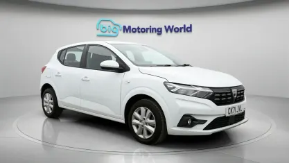 Gebraucht Dacia Sandero Comfort 91 PS (66 kW) 2021 Weiß Kleinwagen