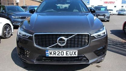 Usado Volvo XC60 R-Design Pro 250 HP (183 kW) 2020 Cinzento SUV