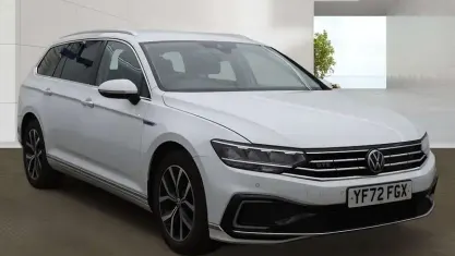 Used VW Passat GTE 218 HP (160 kW) 2022 White Estate