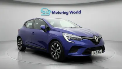 Used Renault Clio Iconic 90 HP (66 kW) 2022 Blue Hatchback