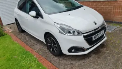 Used Peugeot 208 82 HP (60 kW) 2019 White Hatchback