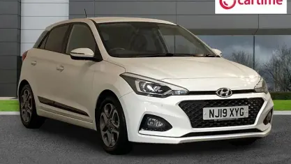 Used Hyundai i20 Premium 84 HP (61 kW) 2019 White Hatchback